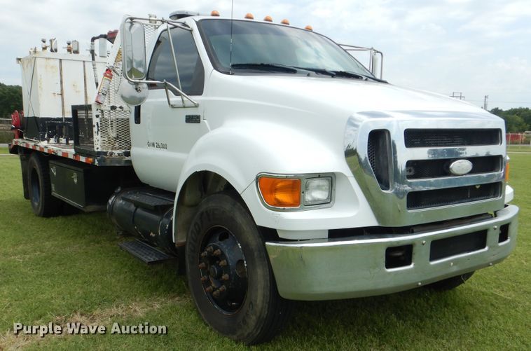 image for item HJ9894 2006 Ford F750 Super Duty  flatbed truck