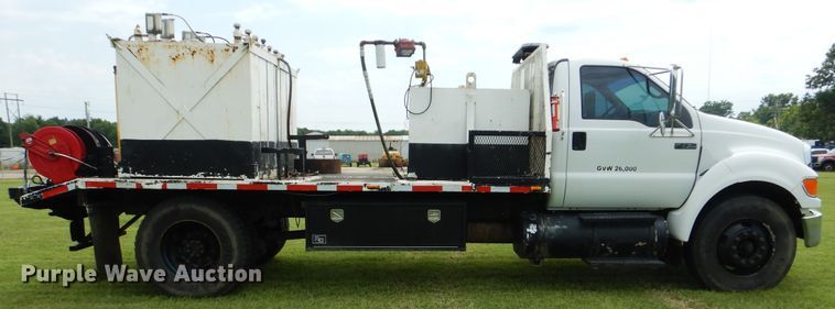 image for item HJ9894 2006 Ford F750 Super Duty  flatbed truck