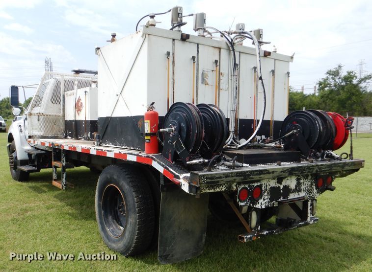 image for item HJ9894 2006 Ford F750 Super Duty  flatbed truck