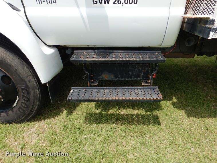 image for item HJ9894 2006 Ford F750 Super Duty  flatbed truck