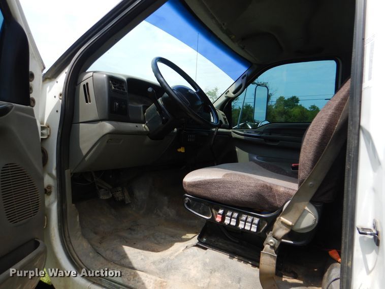 image for item HJ9894 2006 Ford F750 Super Duty  flatbed truck