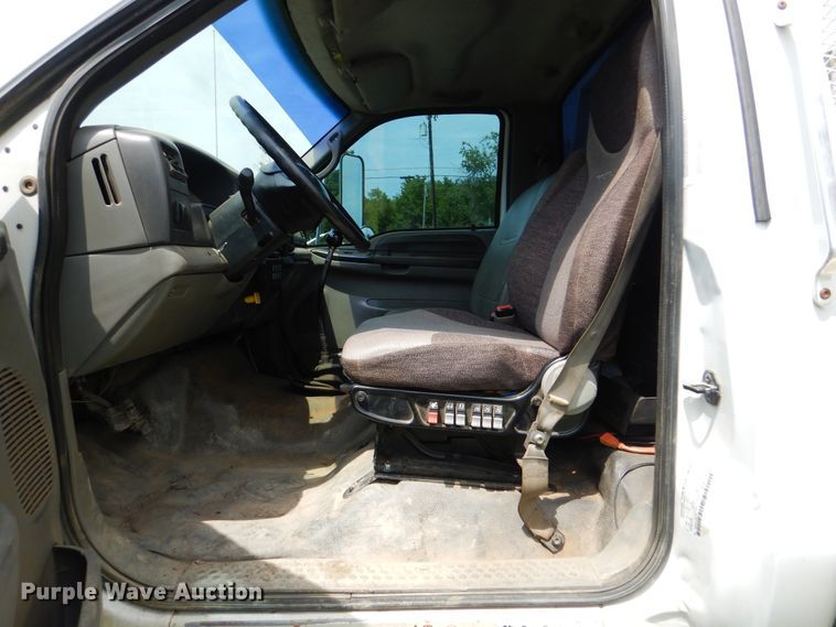 image for item HJ9894 2006 Ford F750 Super Duty  flatbed truck