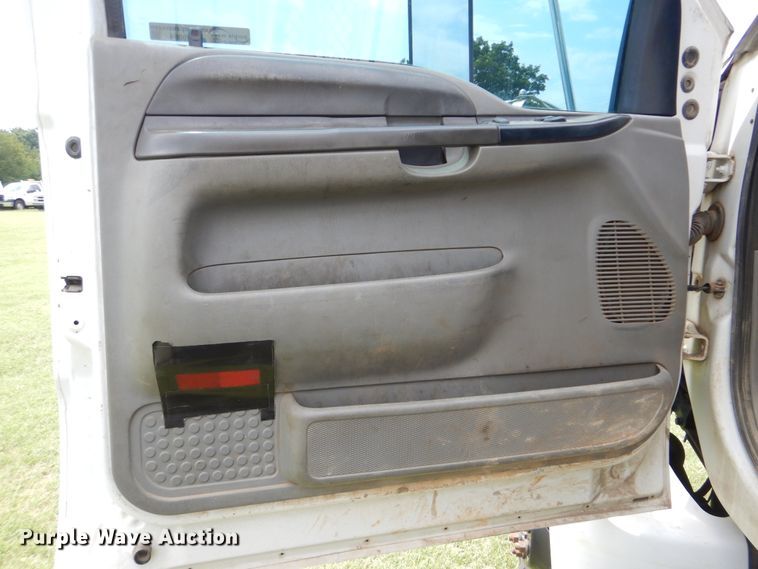 image for item HJ9894 2006 Ford F750 Super Duty  flatbed truck