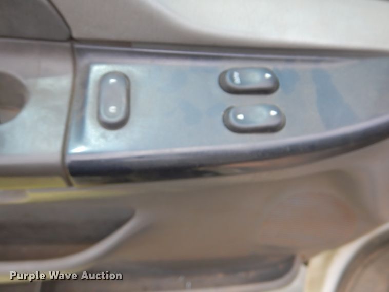 image for item HJ9894 2006 Ford F750 Super Duty  flatbed truck