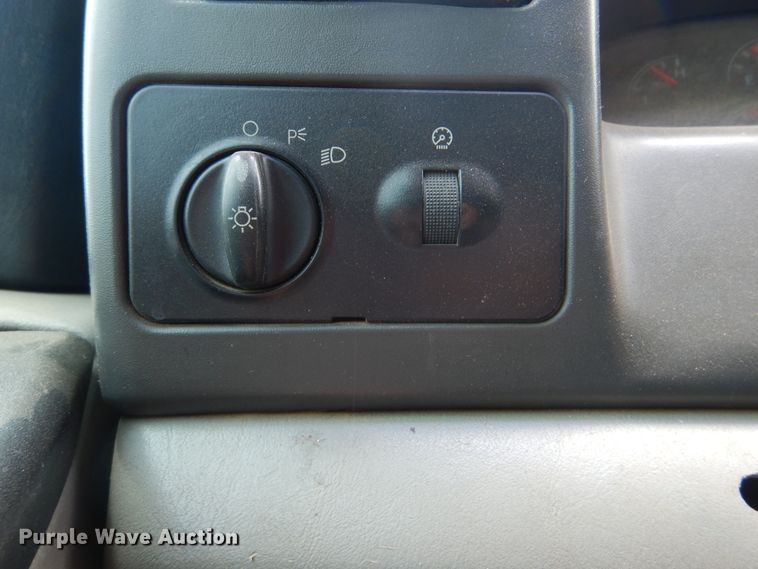 image for item HJ9894 2006 Ford F750 Super Duty  flatbed truck