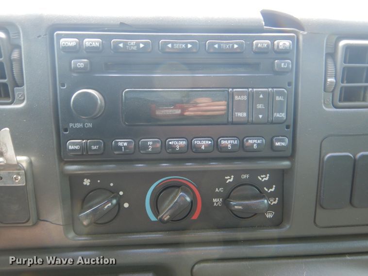 image for item HJ9894 2006 Ford F750 Super Duty  flatbed truck