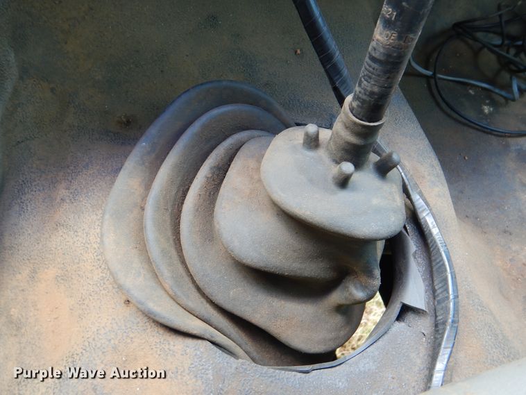 image for item HJ9894 2006 Ford F750 Super Duty  flatbed truck