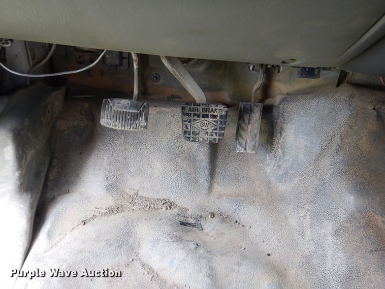 image for item HJ9894 2006 Ford F750 Super Duty  flatbed truck