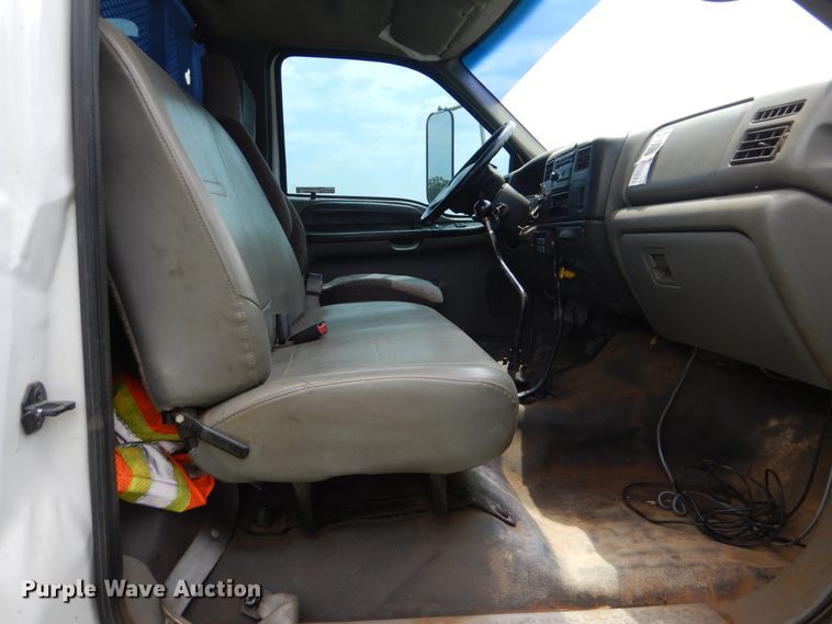 image for item HJ9894 2006 Ford F750 Super Duty  flatbed truck