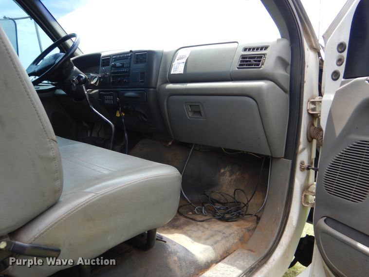 image for item HJ9894 2006 Ford F750 Super Duty  flatbed truck