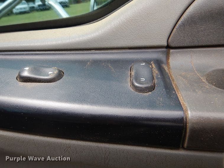 image for item HJ9894 2006 Ford F750 Super Duty  flatbed truck