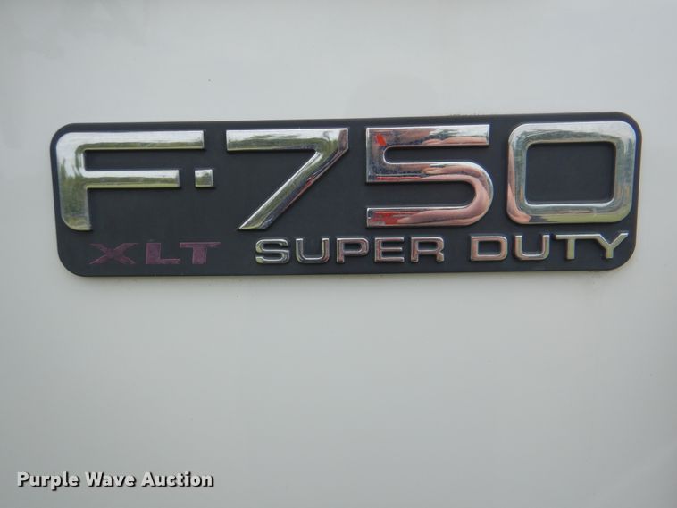 image for item HJ9894 2006 Ford F750 Super Duty  flatbed truck