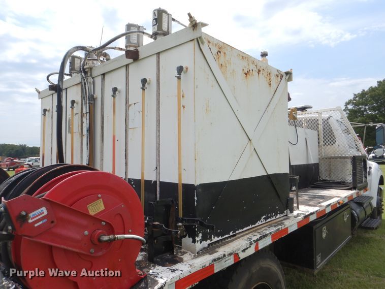 image for item HJ9894 2006 Ford F750 Super Duty  flatbed truck