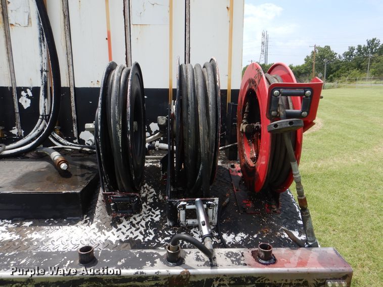 image for item HJ9894 2006 Ford F750 Super Duty  flatbed truck