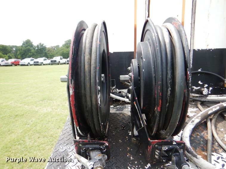 image for item HJ9894 2006 Ford F750 Super Duty  flatbed truck