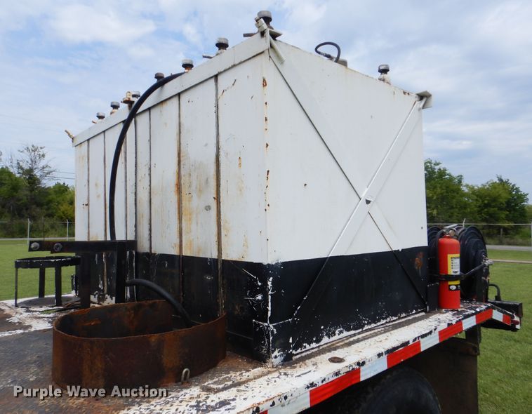 image for item HJ9894 2006 Ford F750 Super Duty  flatbed truck