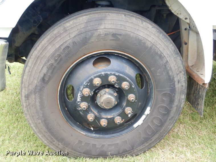 image for item HJ9894 2006 Ford F750 Super Duty  flatbed truck