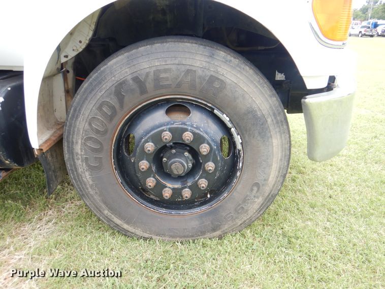 image for item HJ9894 2006 Ford F750 Super Duty  flatbed truck