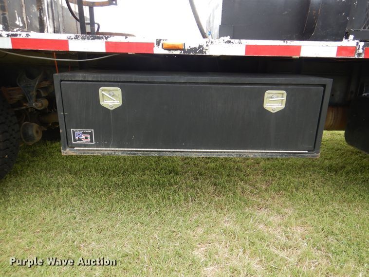 image for item HJ9894 2006 Ford F750 Super Duty  flatbed truck