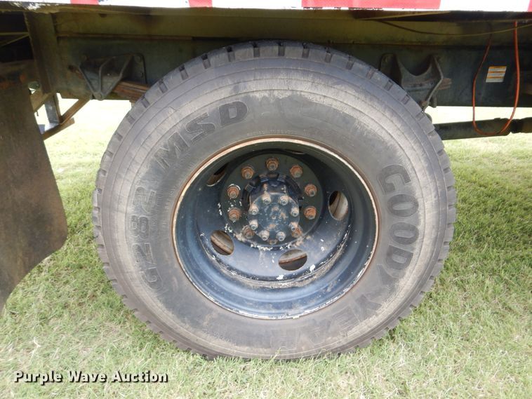 image for item HJ9894 2006 Ford F750 Super Duty  flatbed truck