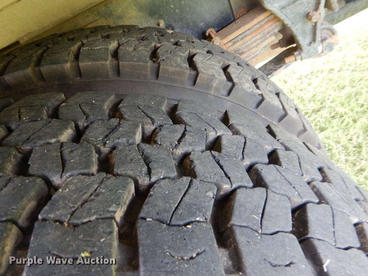 image for item HJ9894 2006 Ford F750 Super Duty  flatbed truck