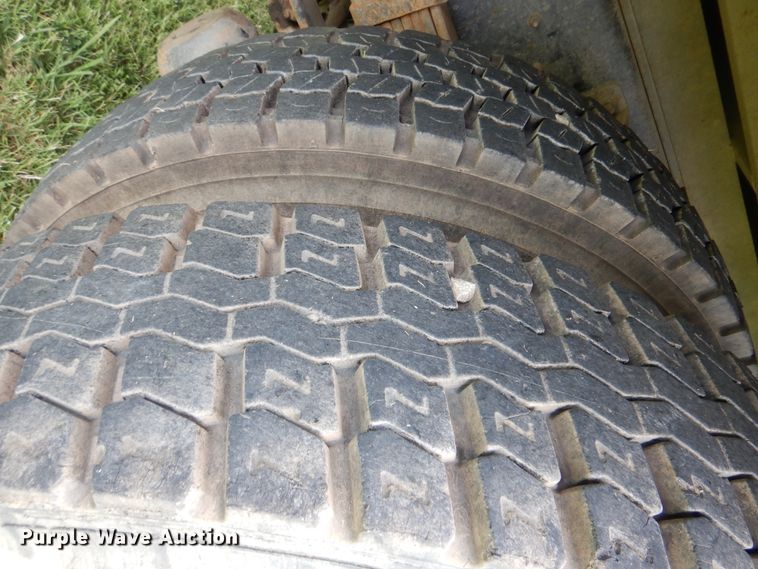 image for item HJ9894 2006 Ford F750 Super Duty  flatbed truck