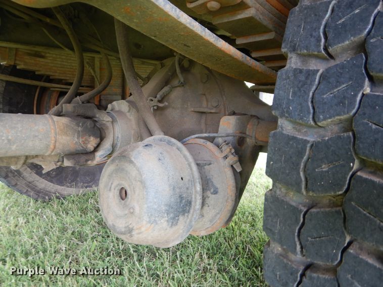 image for item HJ9894 2006 Ford F750 Super Duty  flatbed truck