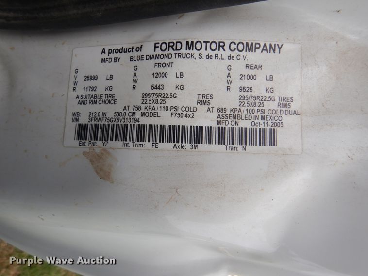 image for item HJ9894 2006 Ford F750 Super Duty  flatbed truck
