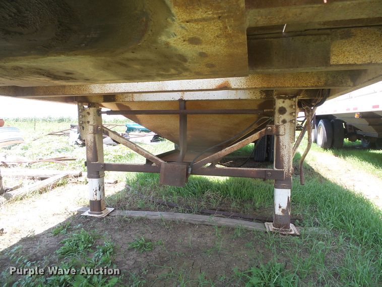 image for item DD0392 1999 shop built single hopper bottom grain trailer