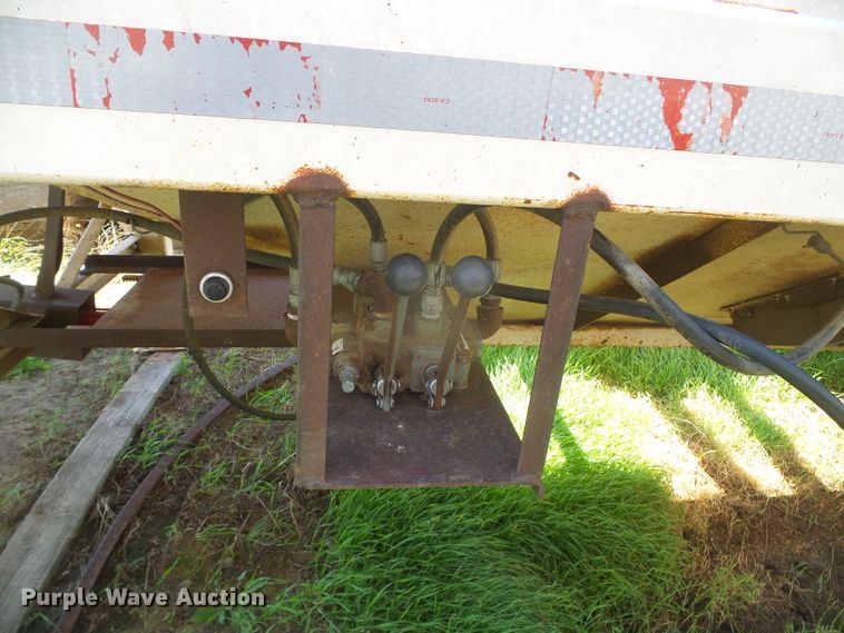 image for item DD0392 1999 shop built single hopper bottom grain trailer