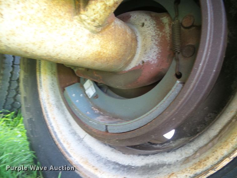 image for item DD0392 1999 shop built single hopper bottom grain trailer