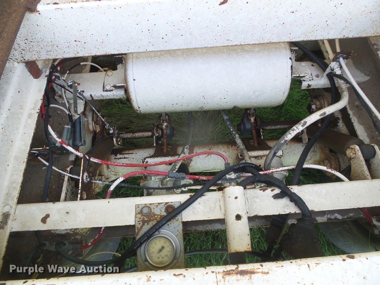 image for item DD0392 1999 shop built single hopper bottom grain trailer