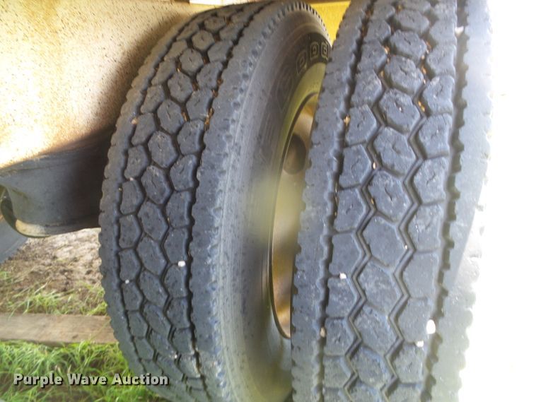 image for item DD0392 1999 shop built single hopper bottom grain trailer