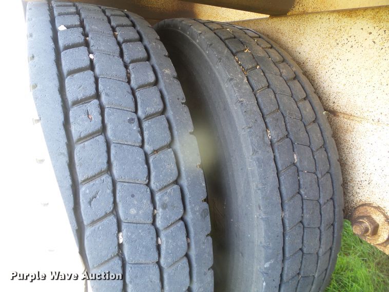 image for item DD0392 1999 shop built single hopper bottom grain trailer