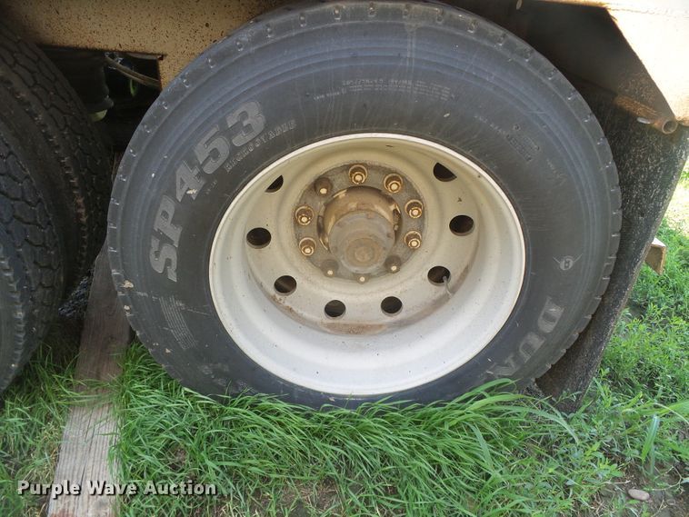 image for item DD0392 1999 shop built single hopper bottom grain trailer