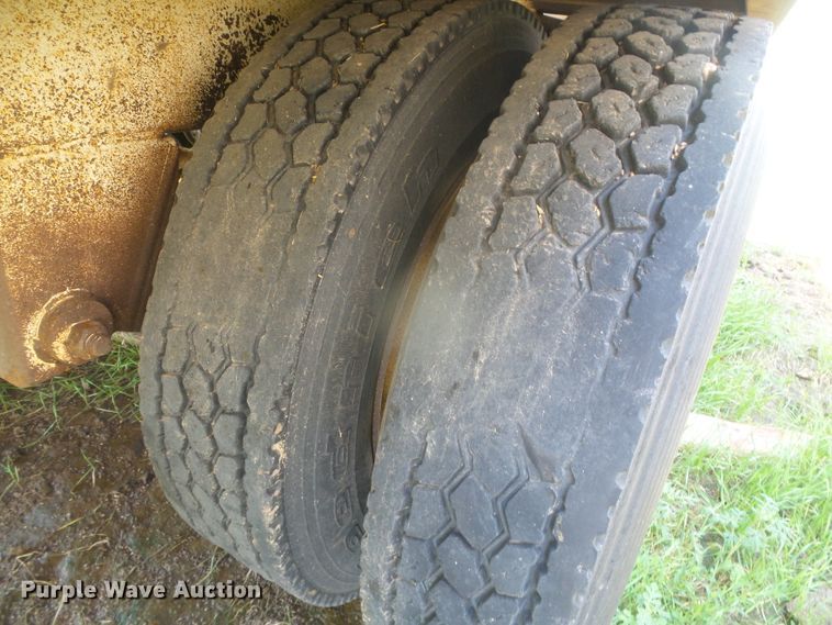 image for item DD0392 1999 shop built single hopper bottom grain trailer