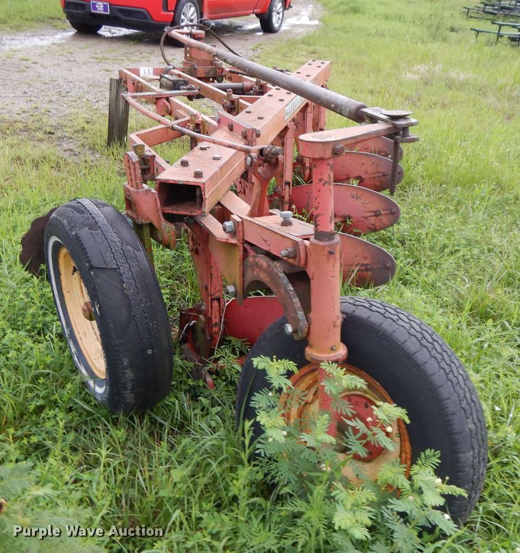 image for item DF5248 Massey-Ferguson 88 five bottom plow