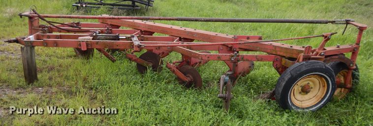 image for item DF5248 Massey-Ferguson 88 five bottom plow