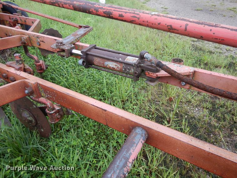 image for item DF5248 Massey-Ferguson 88 five bottom plow