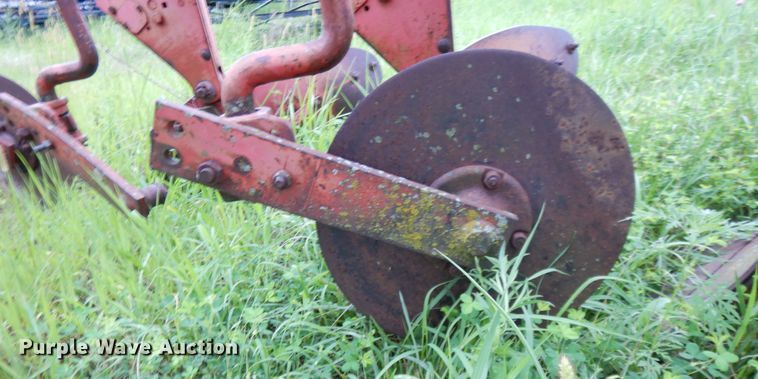 image for item DF5248 Massey-Ferguson 88 five bottom plow