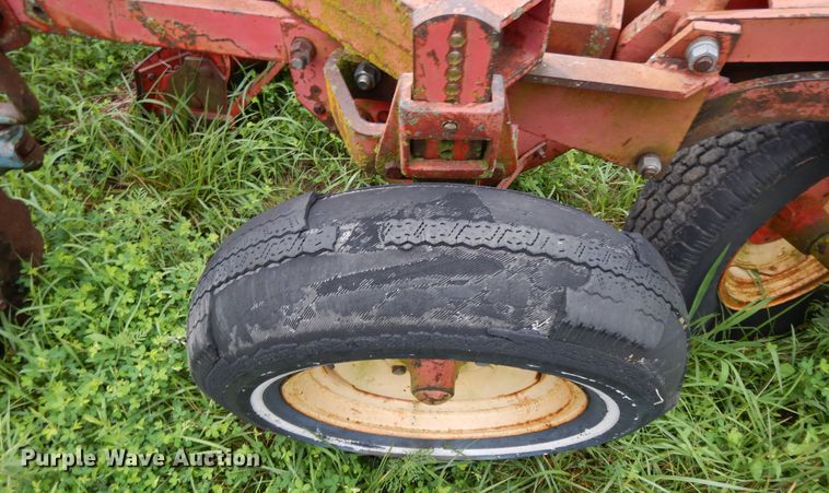 image for item DF5248 Massey-Ferguson 88 five bottom plow