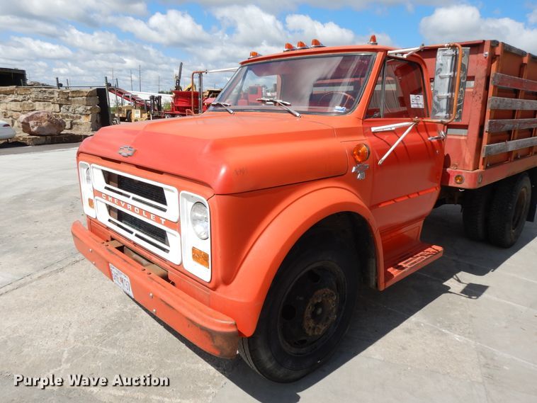 image for item DF5261 1967 Chevrolet 40  grain truck
