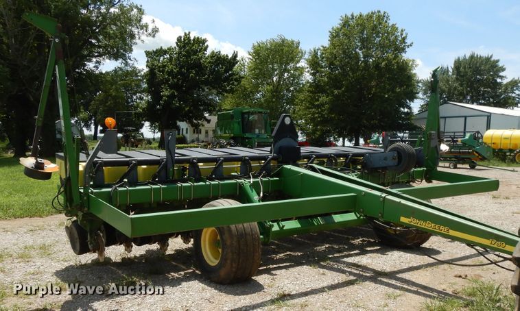 image for item DF5262 2004 John Deere 1780 no-till planter