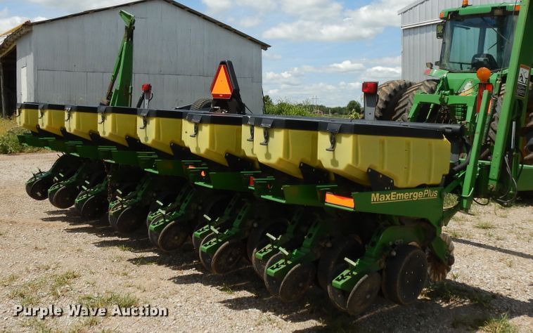 image for item DF5262 2004 John Deere 1780 no-till planter