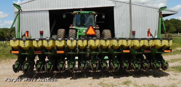 image for item DF5262 2004 John Deere 1780 no-till planter