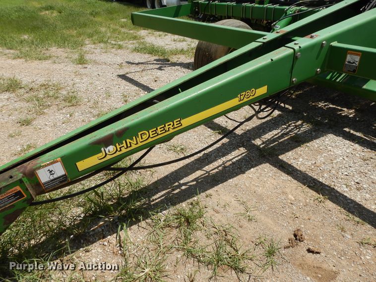image for item DF5262 2004 John Deere 1780 no-till planter