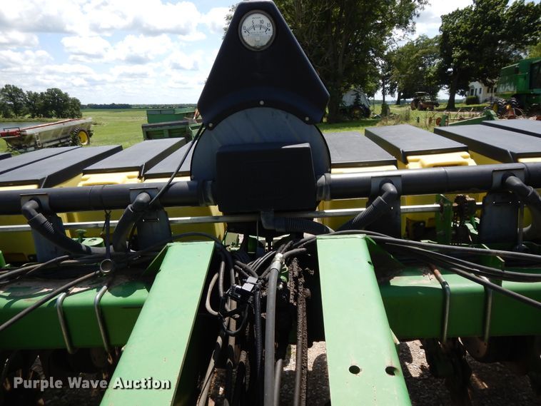 image for item DF5262 2004 John Deere 1780 no-till planter