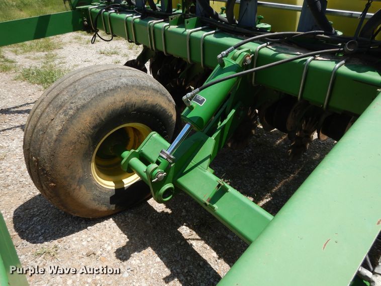 image for item DF5262 2004 John Deere 1780 no-till planter