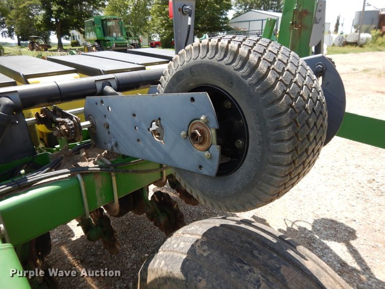 image for item DF5262 2004 John Deere 1780 no-till planter