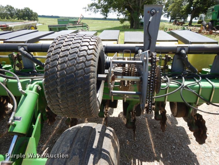 image for item DF5262 2004 John Deere 1780 no-till planter